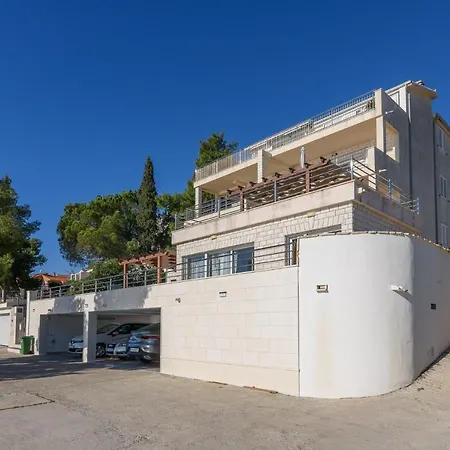 Helli Apartmán *