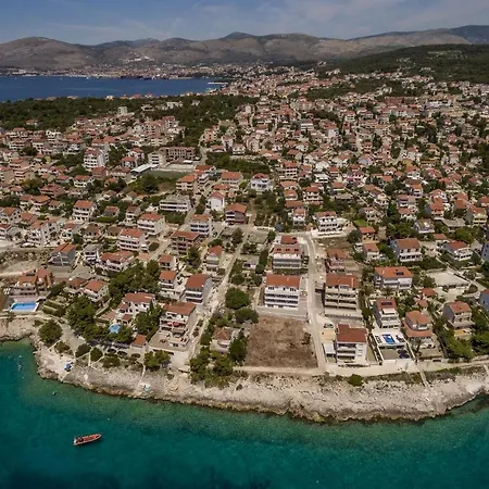 Helli * Τρογκίρ