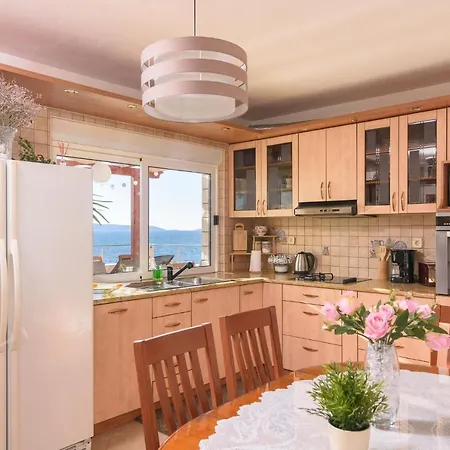 Apartment Helli *