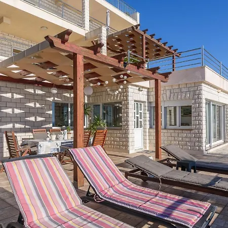 Helli Trogir